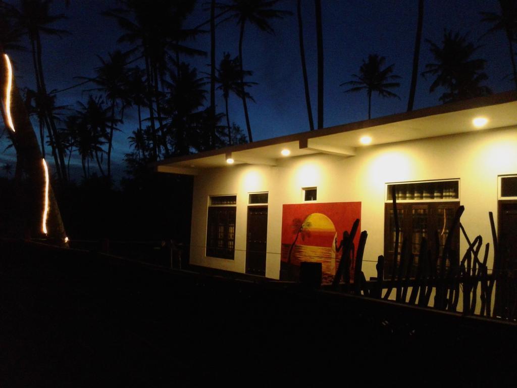 Sunset Surfing Beach Resort Matara Eksteriør billede
