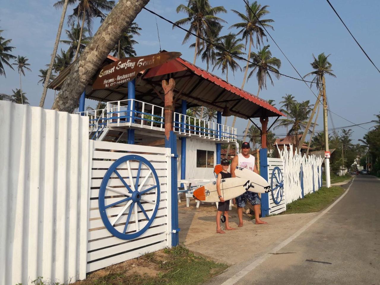 Sunset Surfing Beach Resort Matara Eksteriør billede